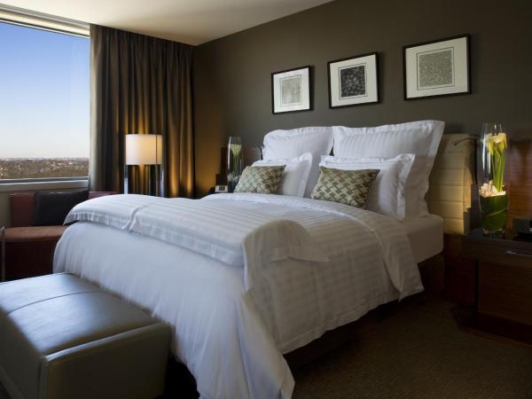 Pullman Sydney Olympic Park : photo 6 de la chambre chambre lit king-size exéctive - accès au salon