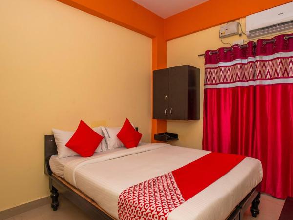 Sri Hari Premium Comforts Near Sandhya Digital 4K Theatre : photo 7 de la chambre petite chambre double