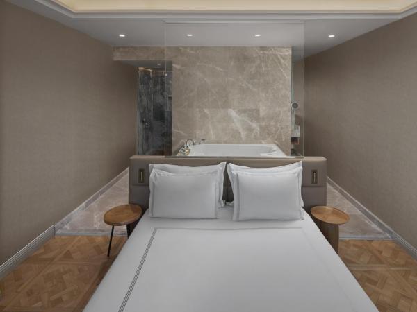 Lazzoni Hotel : photo 2 de la chambre suite lifestyle avec terrasse et baignoire spa