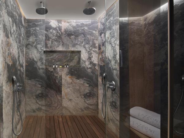 Lazzoni Hotel : photo 3 de la chambre suite lifestyle avec terrasse et baignoire spa