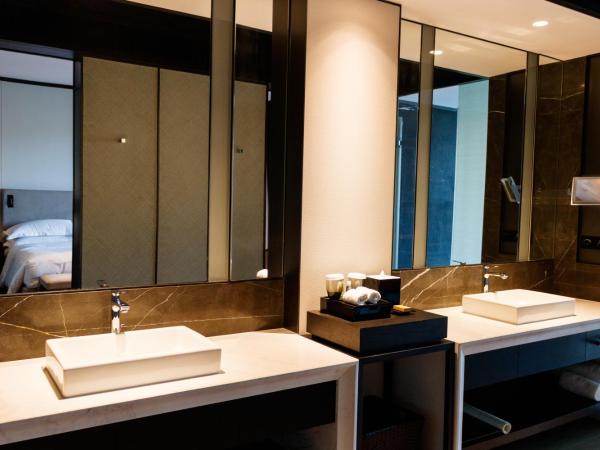 Hilton Ningbo Dongqian Lake : photo 1 de la chambre chambre lit king-size - vue sur lac