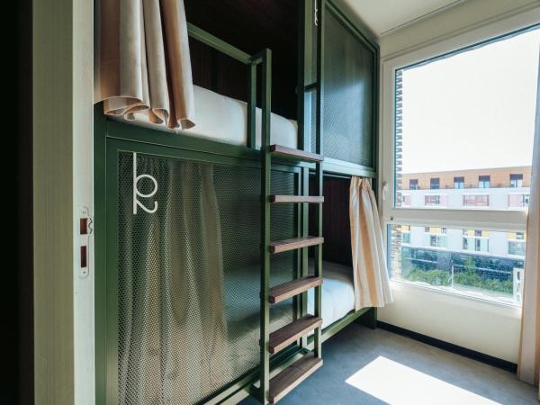 JOST Auberge de jeunesse Montpellier Centre St Roch : photo 6 de la chambre dortoir mixte de 6 lits
