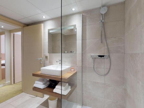 Hôtel Le Rocher : photo 3 de la chambre chambre double ou lits jumeaux avec balcon