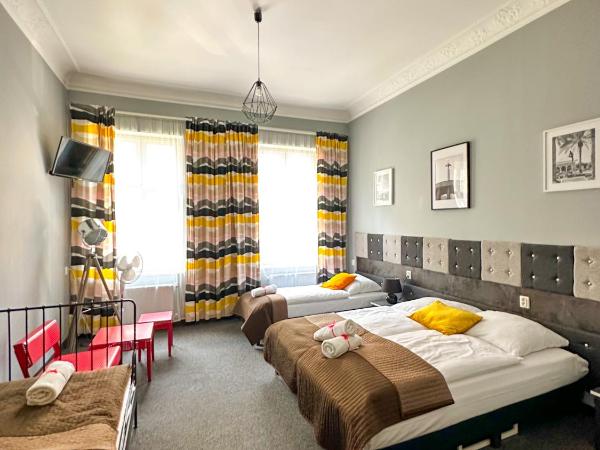 Expolis Residence - City Center MTP TARGI - 24h #betterthanyourEX : photo 1 de la chambre chambre quadruple premium