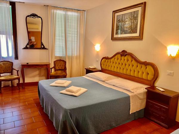 Hotel Canada : photo 5 de la chambre chambre triple deluxe - vue sur canal