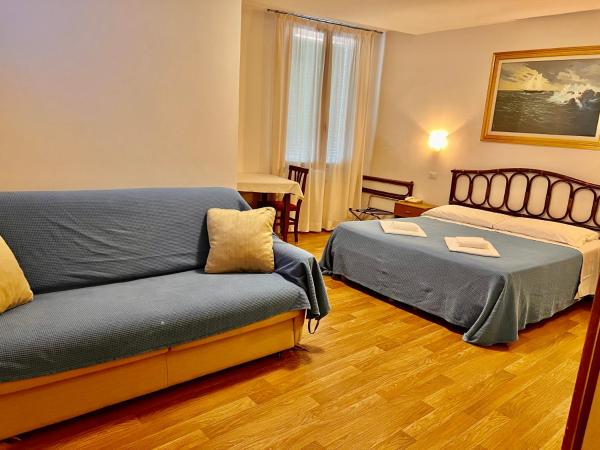 Hotel Canada : photo 1 de la chambre chambre familiale avec vue sur canal