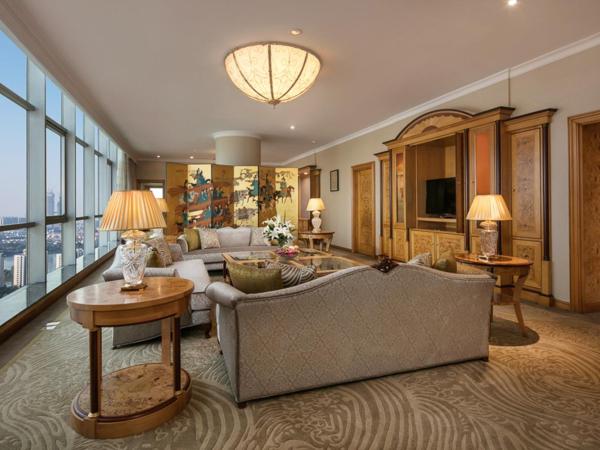 Sheraton Nanjing Kingsley Hotel & Towers : photo 7 de la chambre chambre présidentielle avec 2 lits king-size et accès au salon tour - vue sur ville