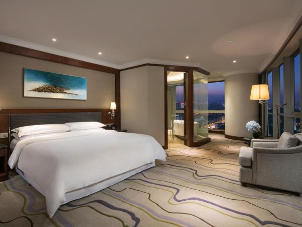 Sheraton Nanjing Kingsley Hotel & Towers : photo 5 de la chambre suite panaroma towers avec 1 lit king-size - accès au salon tower