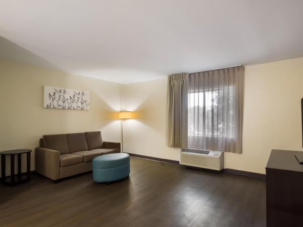 Sleep Inn Savannah Midtown : photo 8 de la chambre suite lit king-size – non-fumeurs