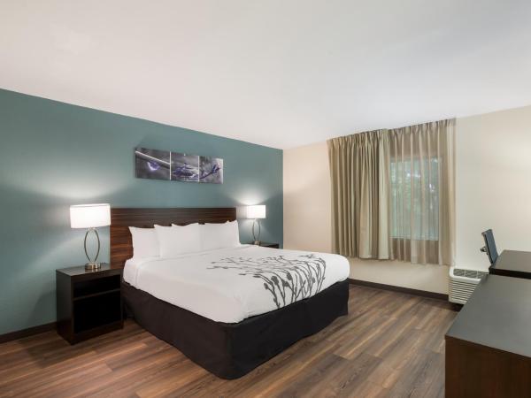 Sleep Inn Savannah Midtown : photo 2 de la chambre king suite with roll-in shower - disability access/non smoking