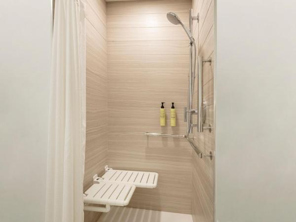 Element Colorado Springs Downtown : photo 4 de la chambre studio queen avec 2 lits queen-size et un canapé-lit