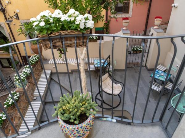 Villa D'Orville luxury suites Taormina : photo 1 de la chambre chambre lit queen-size 