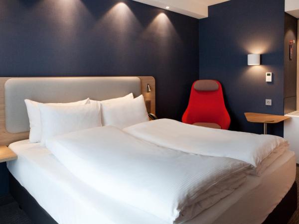 Holiday Inn Express Munich - Olympiapark, an IHG Hotel : photo 5 de la chambre chambre standard lit queen-size