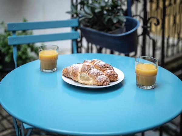 Charles Bridge Hostel & Apartments : photo 10 de la chambre chambre double ou lits jumeaux avec salle de bains commune