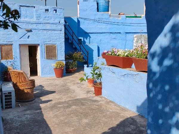 Bristows Haveli Homestay : photo 1 de la chambre chambre triple avec salle de bains