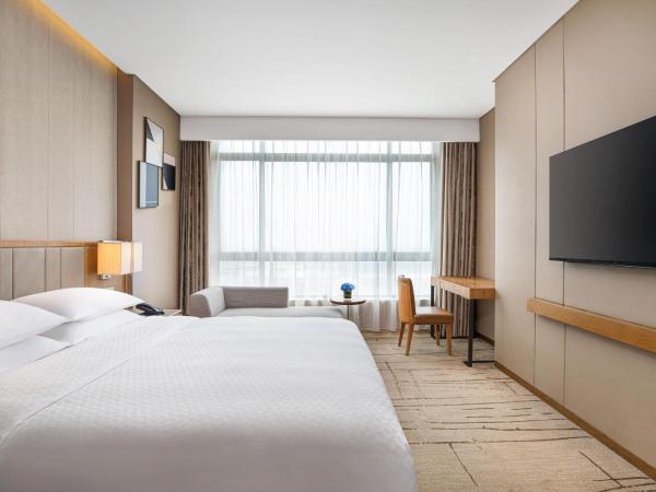 Four Points by Sheraton Shanghai, Kangqiao : photo 1 de la chambre deluxe room with guest room with 1 king, city view