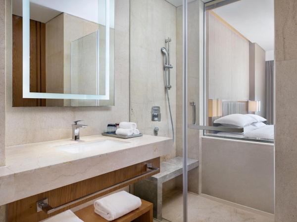 Four Points by Sheraton Shanghai, Kangqiao : photo 2 de la chambre deluxe room with guest room with 1 king, city view