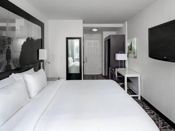Residence Inn by Marriott Philadelphia Center City : photo 1 de la chambre grand studio avec lit queen-size et canapé-lit