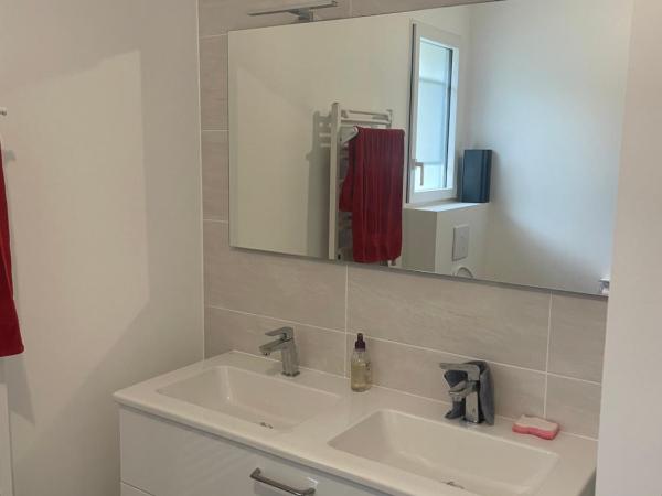 Chez Olivier et Damien : photo 6 de la chambre chambre double standard avec salle de bains commune
