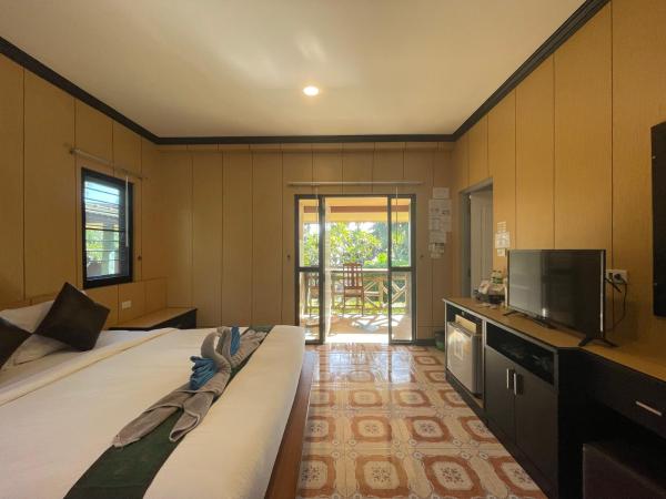 Kai Bae Beach Resort Koh Chang : photo 9 de la chambre chambre avec terrasse - vue sur jardin