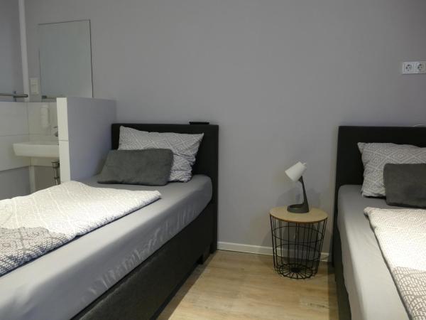 Pension Sölde : photo 3 de la chambre chambre double avec salle de bains commune