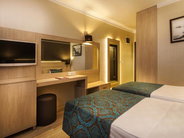 Parador Beach Hotel : photo 4 de la chambre chambre triple standard