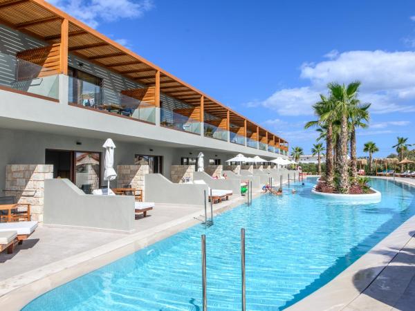 Stella Palace Aqua Park Resort : photo 2 de la chambre suite familiale avec accès direct à la piscine commune