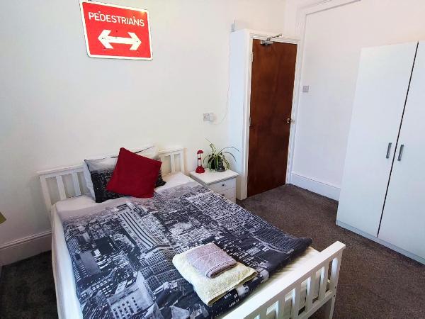 Solo Rooms : photo 2 de la chambre chambre simple avec salle de bains commune