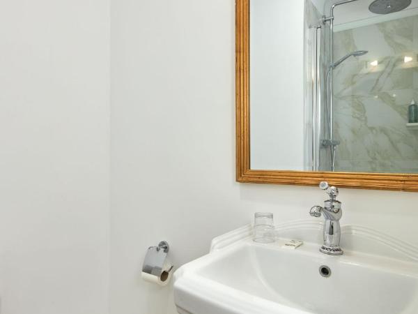 Hôtel De France Et De Guise - 1891 : photo 10 de la chambre chambre double deluxe avec vue sur château