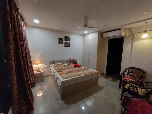 Royal Nest Premium : photo 8 de la chambre chambre lit king-size avec baignoire spa