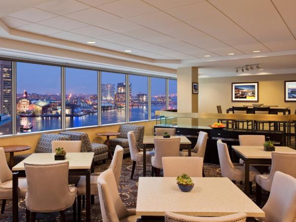 Sheraton Inner Harbor Hotel : photo 1 de la chambre chambre avec 1 lit king-size Étage concierge - vue sur ville