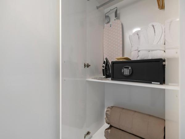 Lakeview Colonial Motel : photo 10 de la chambre queen studio with a lake and mountain view