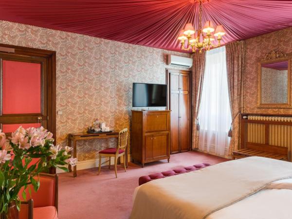 Grand Hôtel Des Templiers, Piscine & Spa : photo 5 de la chambre chambre double deluxe