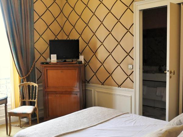 Grand Hôtel Des Templiers : photo 1 de la chambre chambre simple avec baignoire