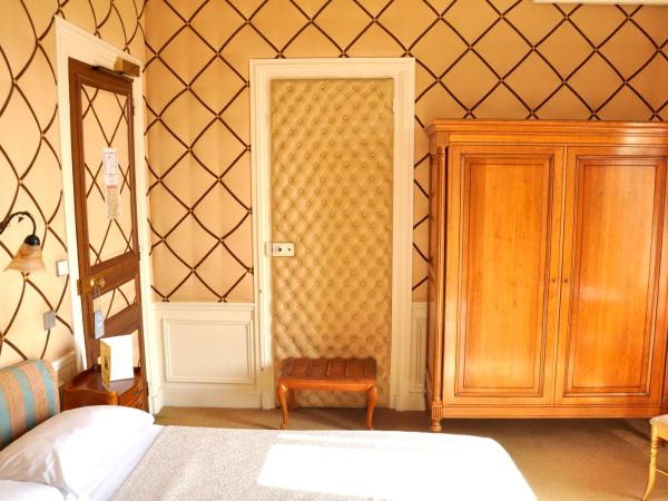 Grand Htel Des Templiers : photo 8 de la chambre chambre simple avec baignoire