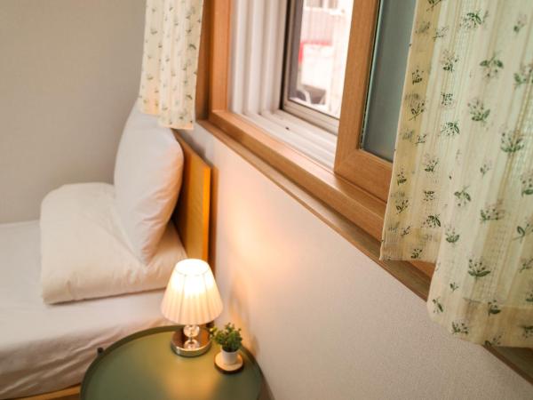 Starria Hostel foreign guest only : photo 3 de la chambre chambre lits jumeaux