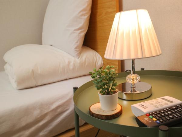 Starria Hostel foreign guest only : photo 5 de la chambre chambre lits jumeaux