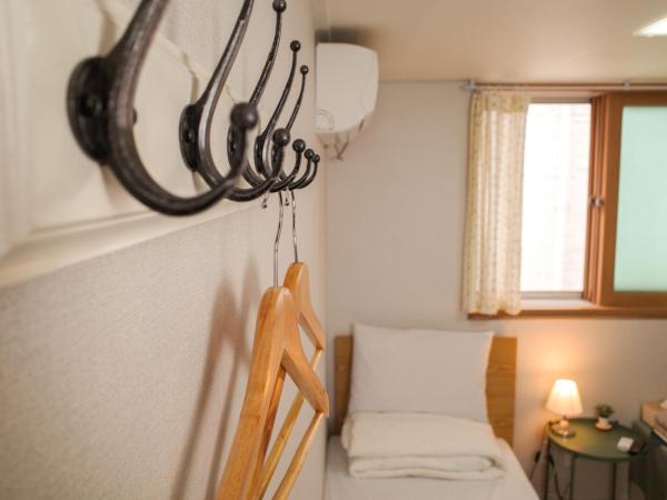 Starria Hostel foreign guest only : photo 7 de la chambre chambre lits jumeaux