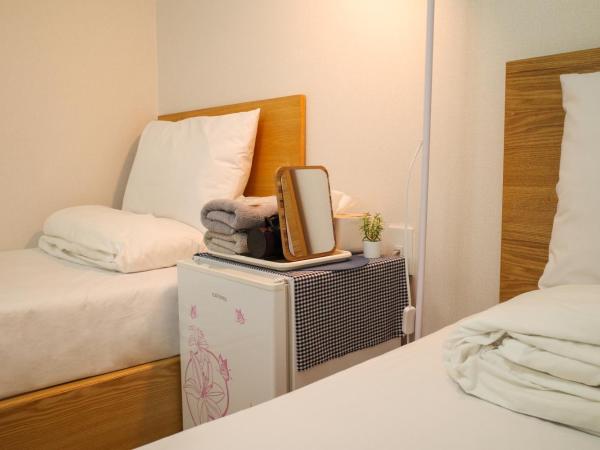 Starria Hostel foreign guest only : photo 5 de la chambre chambre lits jumeaux - sans fenêtre