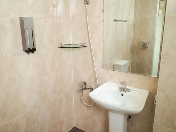 Starria Hostel foreign guest only : photo 10 de la chambre chambre double deluxe