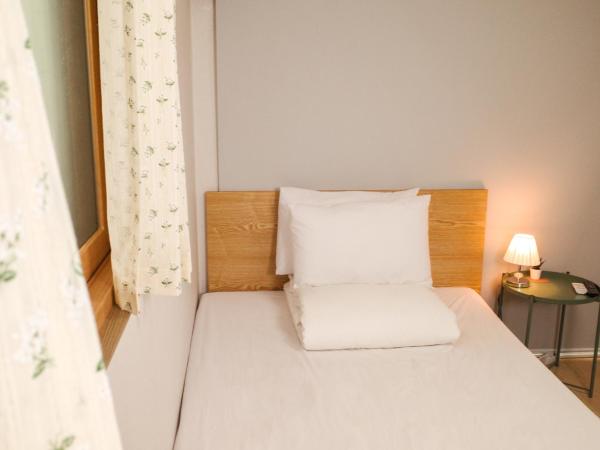 Starria Hostel foreign guest only : photo 2 de la chambre chambre double deluxe