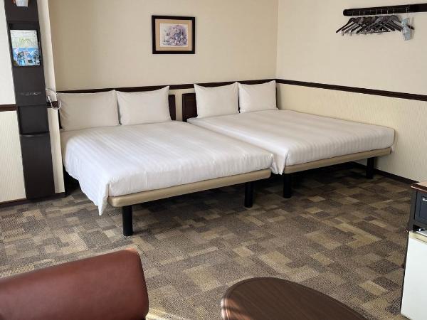 Toyoko Inn Tokyo Shinagawa Konan-guchi Tennozu Isle : photo 1 de la chambre chambre lits jumeaux de luxe - fumeurs