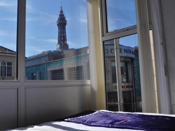Cheers Hotel : photo 3 de la chambre chambre triple - vue sur ville