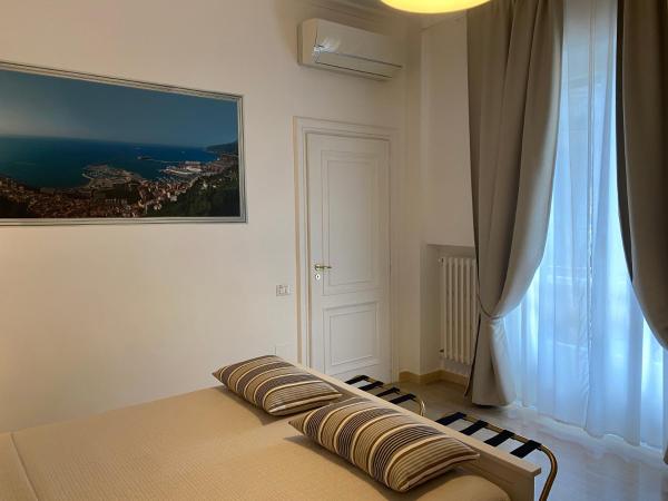 Panoramic Rooms Salerno Affittacamere : photo 8 de la chambre chambre double