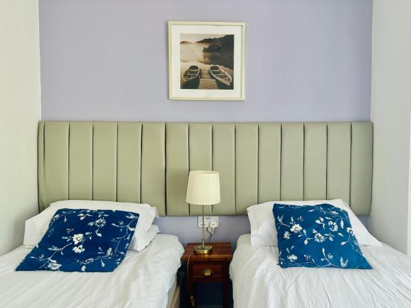 Oxford Guest House : photo 1 de la chambre chambre lits jumeaux