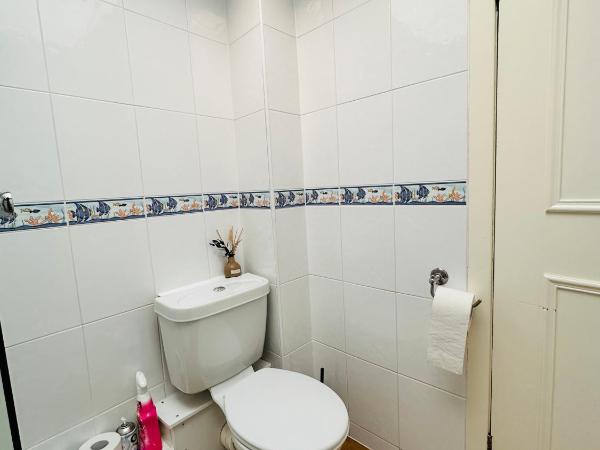 Abbotsford Guest House : photo 4 de la chambre chambre triple avec salle de bains commune