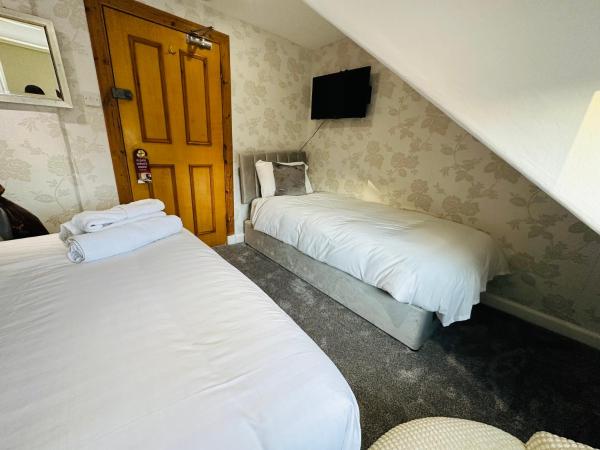 Abbotsford Guest House : photo 2 de la chambre chambre triple avec salle de bains commune