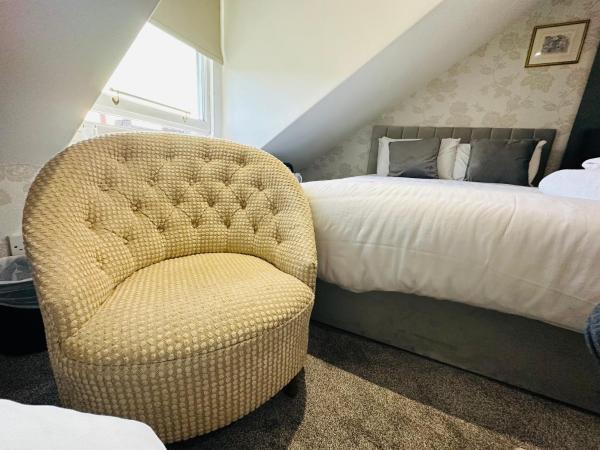 Abbotsford Guest House : photo 9 de la chambre chambre triple avec salle de bains commune