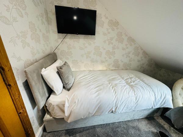 Abbotsford Guest House : photo 3 de la chambre chambre triple avec salle de bains commune