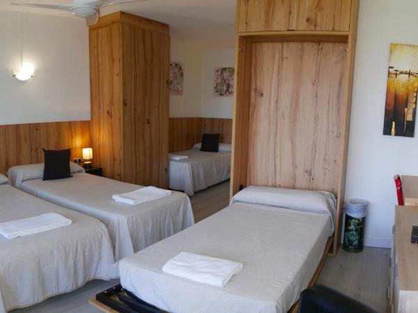 Alojamientos Pamplona : photo 10 de la chambre chambre quadruple